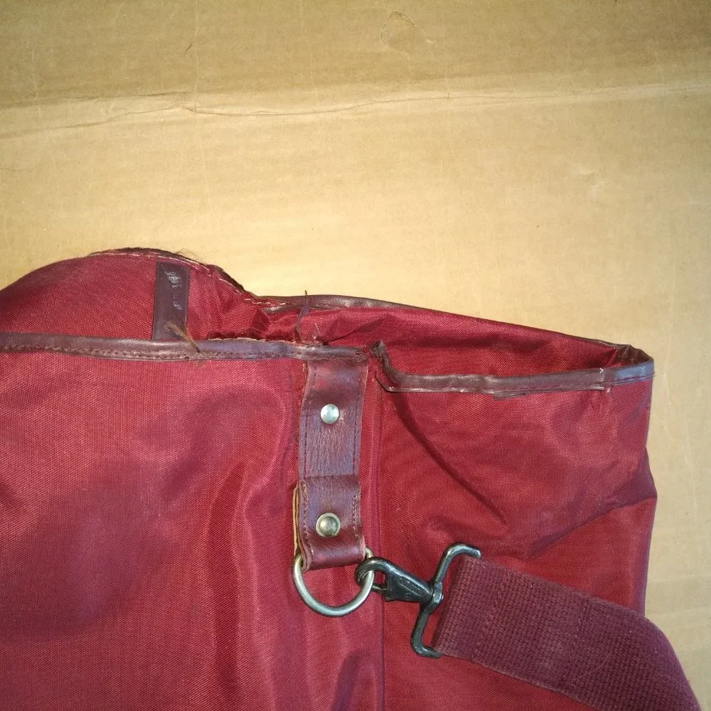 SAMSONITE BURGUNDY GARMENT BAG